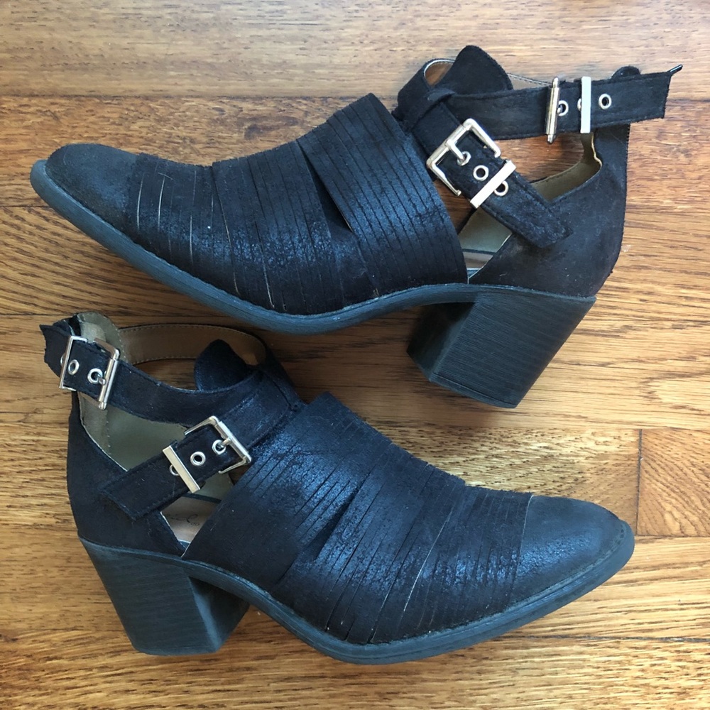 Qupid black buckle booties
